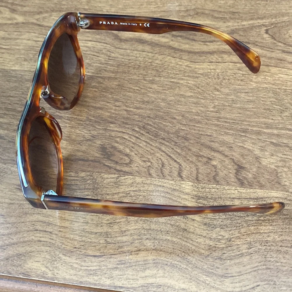 Prada sunglasses; tortoise frames; original case and box unisex - Picture 8 of 13